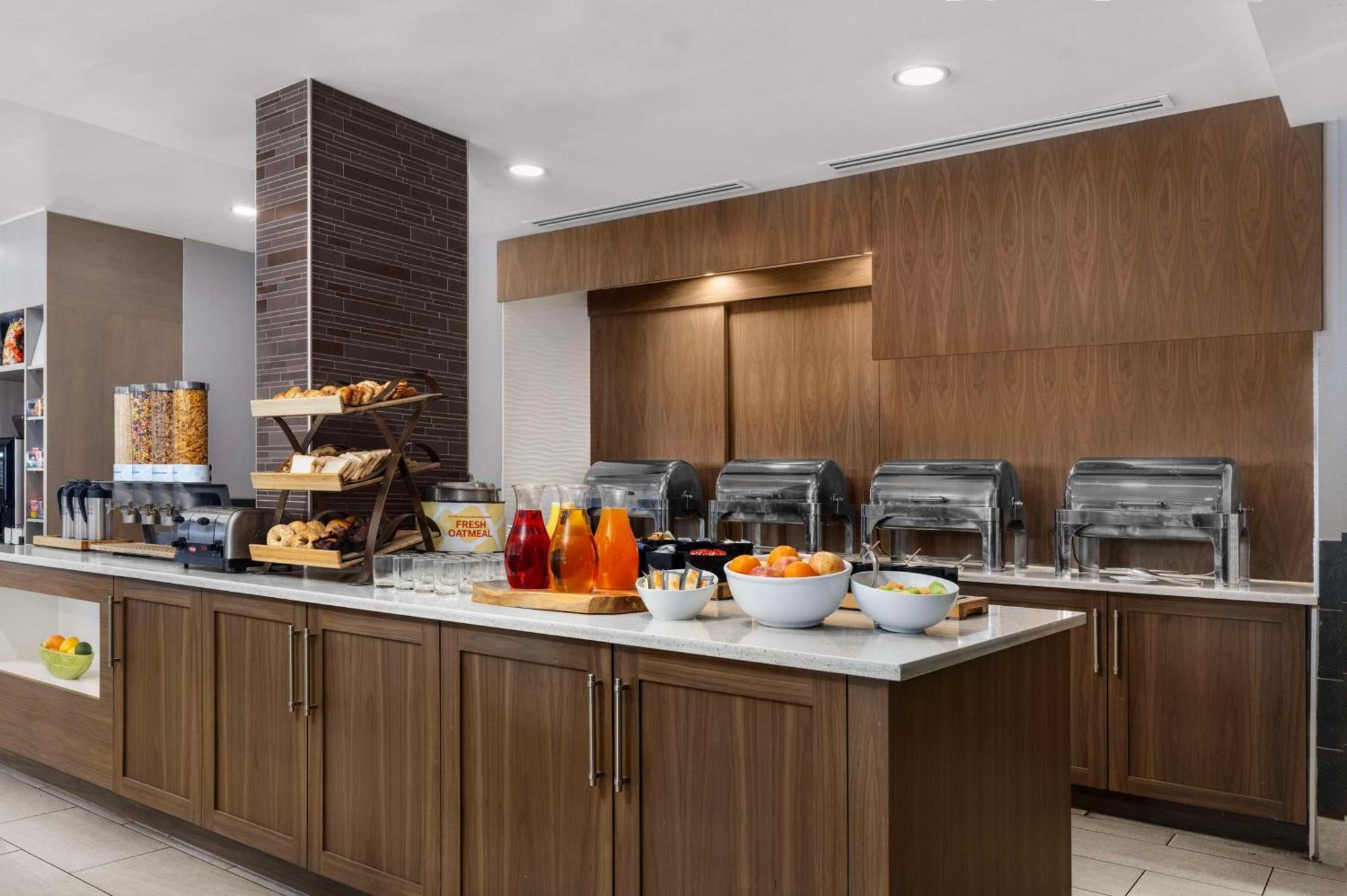 Hilton Garden Inn Calgary Airport Εξωτερικό φωτογραφία