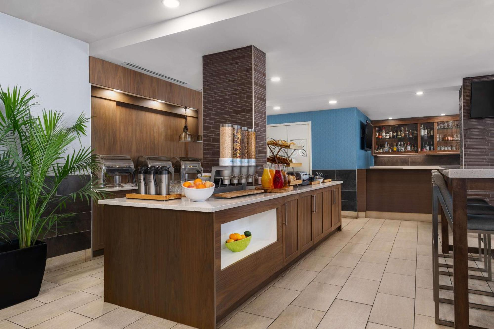Hilton Garden Inn Calgary Airport Εξωτερικό φωτογραφία