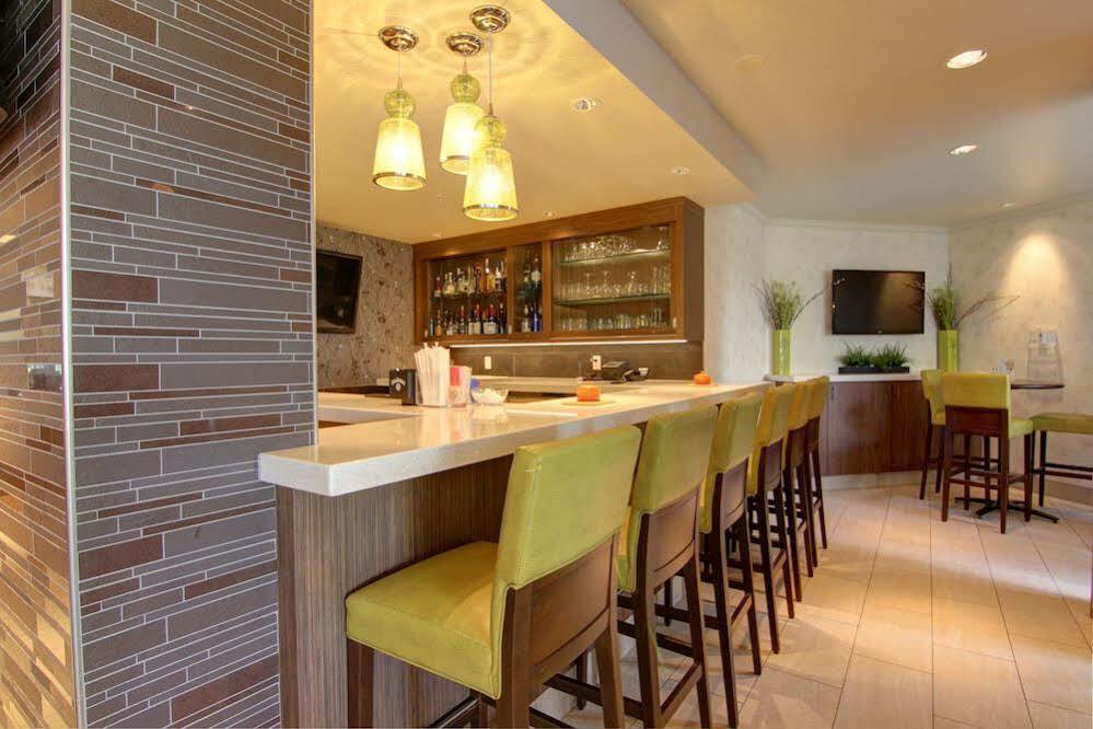Hilton Garden Inn Calgary Airport Εξωτερικό φωτογραφία